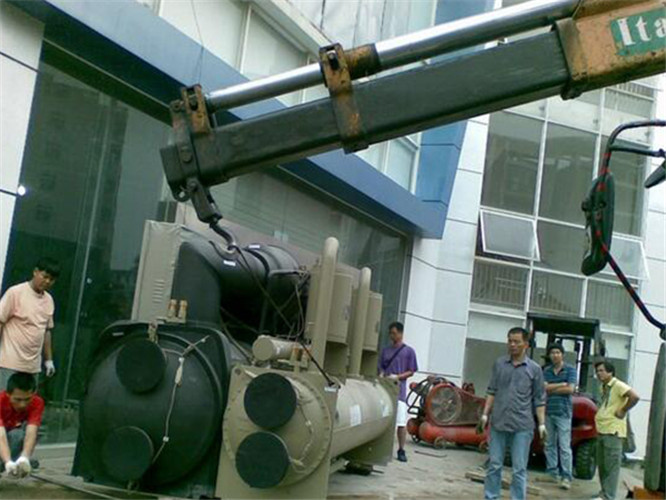 叙州区随车吊和汽车吊的核心区别是什么？哪种更省钱？